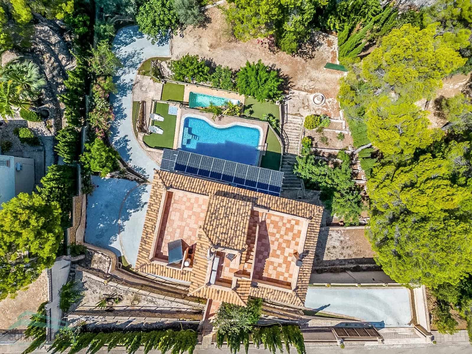 4 bedroom Villa for sale in Altea with pool garage - € 645,000 (Ref: 8907860)
