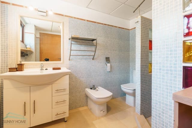 4 makuuhuone Huvila myytävänä paikassa Altea mukana 
autotalli - 645 000 € (Ref: 8907860)