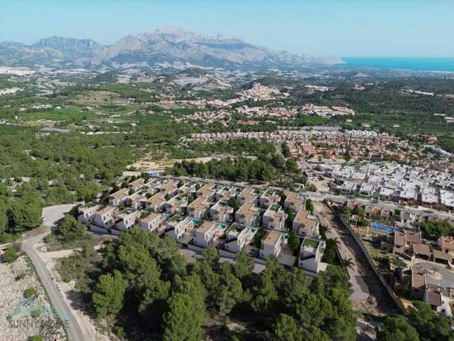 3 bedroom Villa for sale in Polop with garage - € 598,000 (Ref: 8958216)