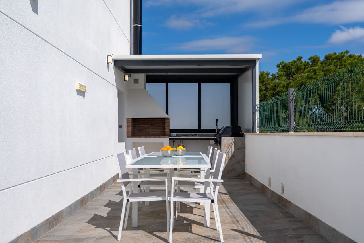 3 soverom Kjedet enebolig til salgs i Bigastro med svømmebasseng - € 329 900 (Ref: 8981881)