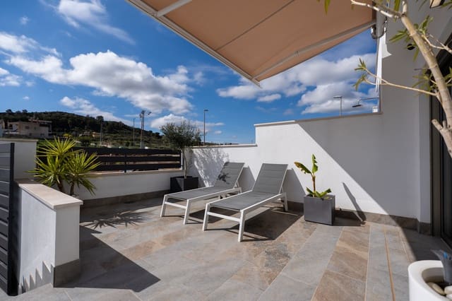 3 soverom Kjedet enebolig til salgs i Bigastro med svømmebasseng - € 329 900 (Ref: 8981881)