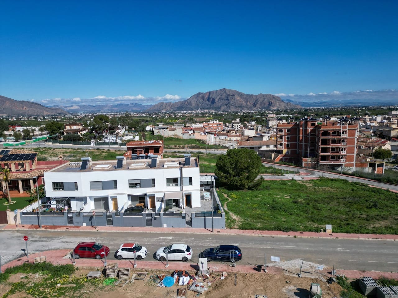 3 soverom Kjedet enebolig til salgs i Bigastro med svømmebasseng - € 329 900 (Ref: 8981881)