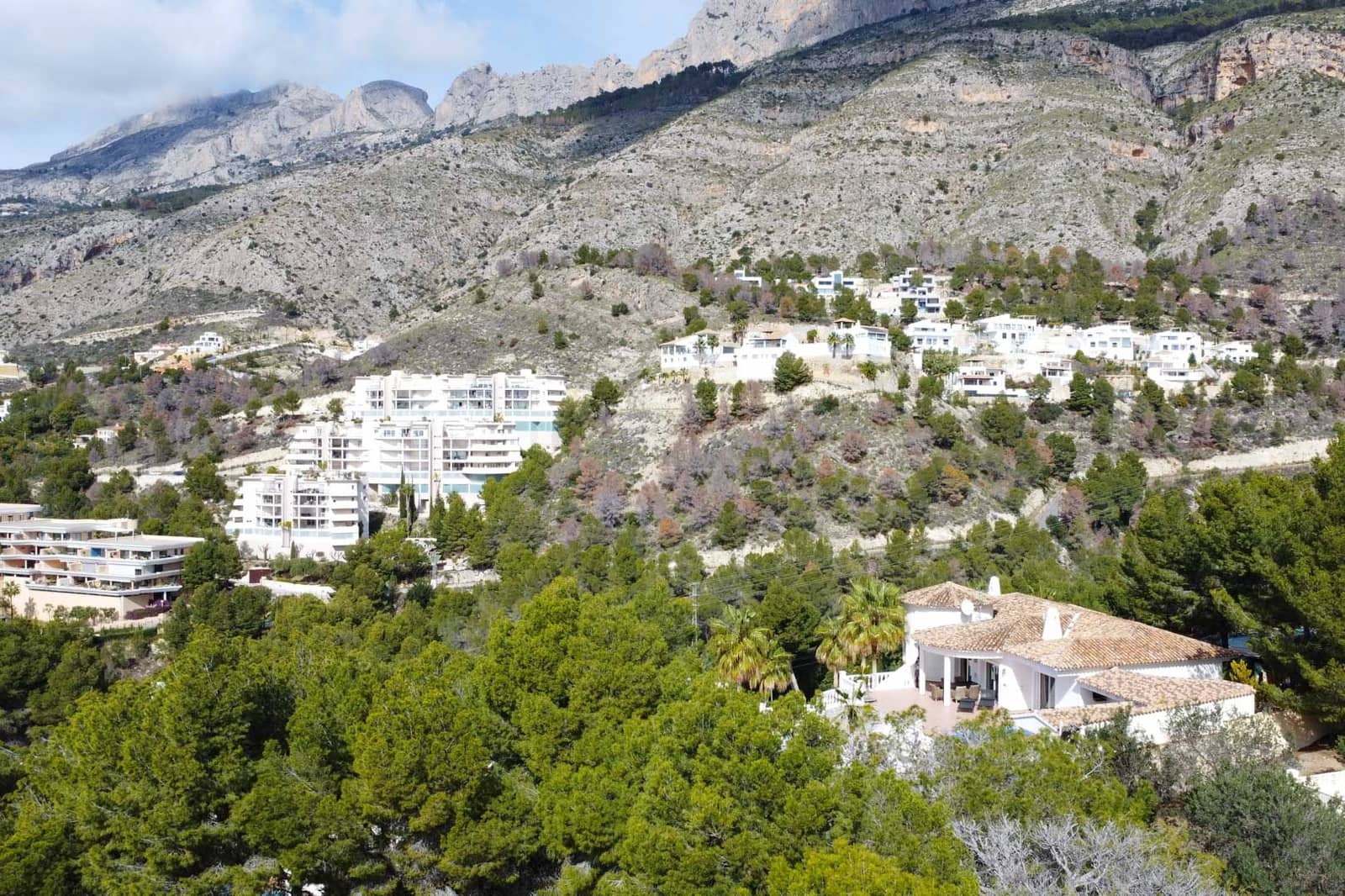 4 bedroom Villa for sale in Altea with pool - € 1,695,000 (Ref: 9033849)
