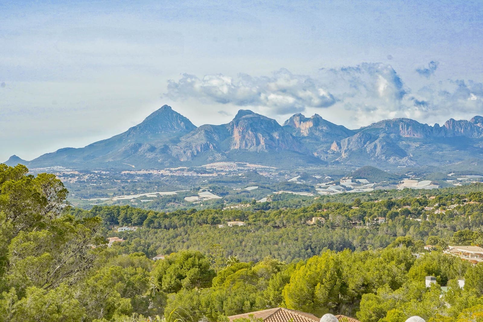 4 bedroom Villa for sale in Altea with pool - € 1,695,000 (Ref: 9033849)
