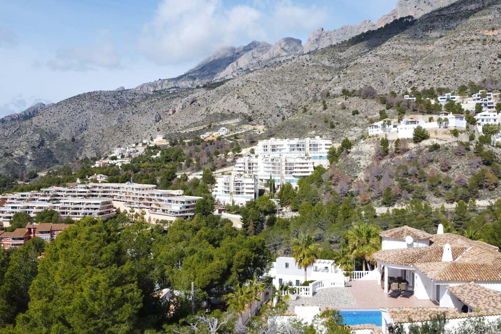 4 bedroom Villa for sale in Altea with pool - € 1,695,000 (Ref: 9033849)