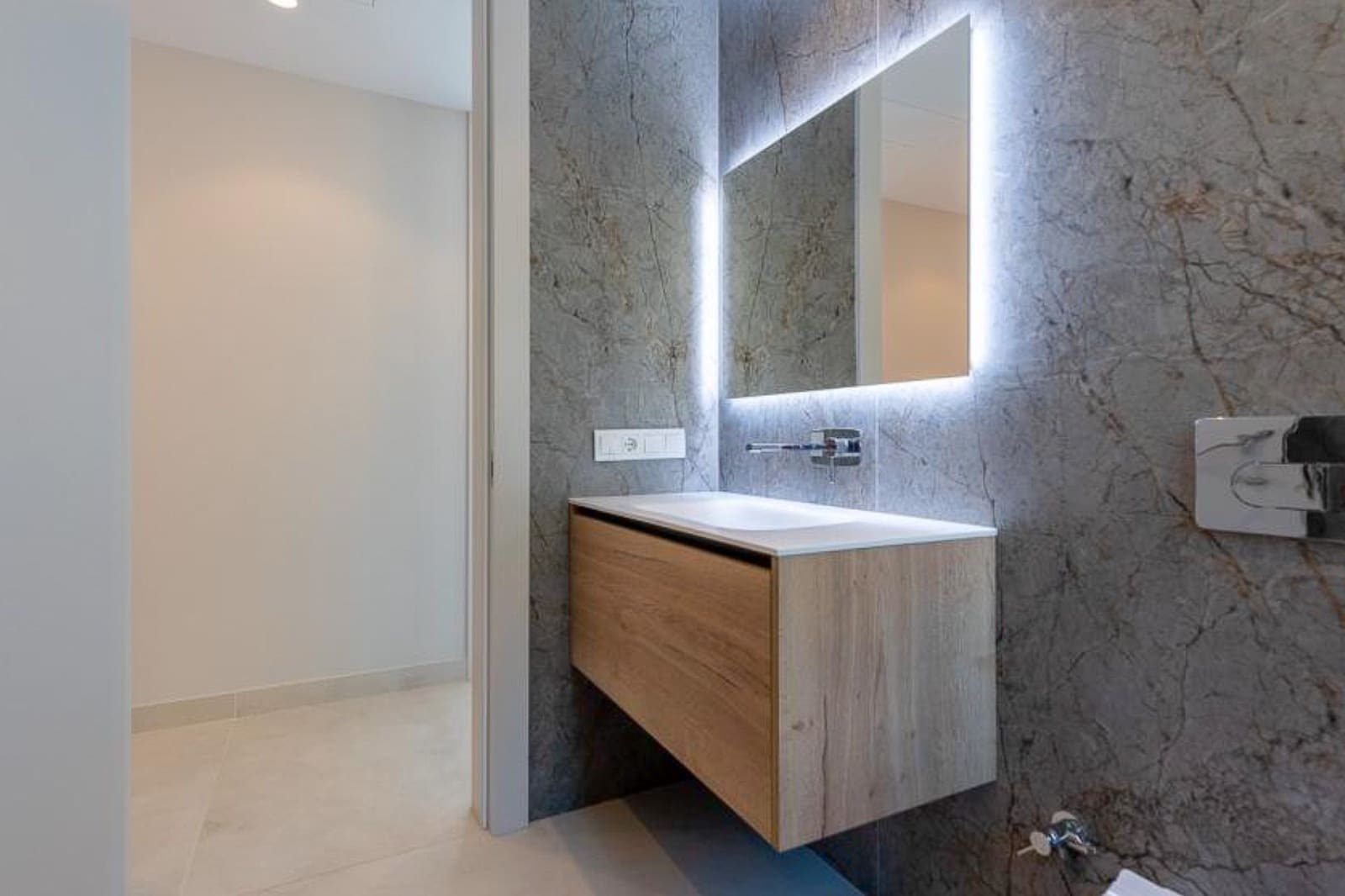 3 chambre Appartement à vendre à Benidorm avec piscine garage - 1 650 000 € (Ref: 9033911)