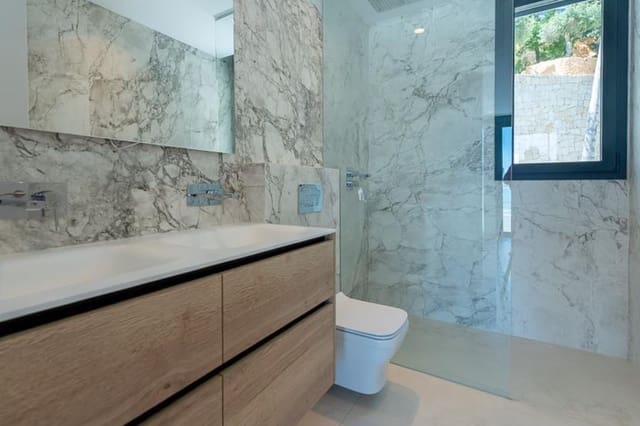 3 chambre Appartement à vendre à Benidorm avec piscine garage - 1 650 000 € (Ref: 9033911)