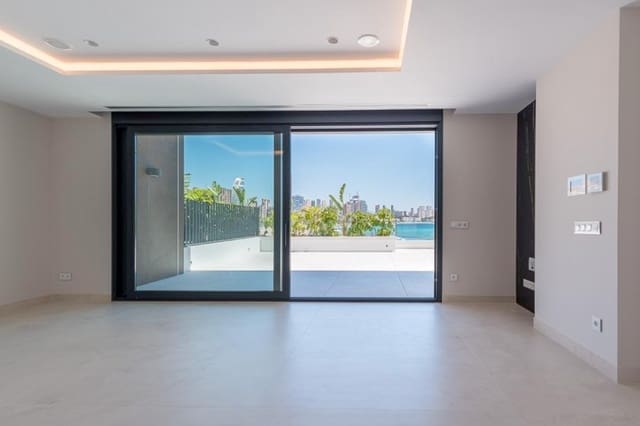 3 chambre Appartement à vendre à Benidorm avec piscine garage - 1 650 000 € (Ref: 9033911)