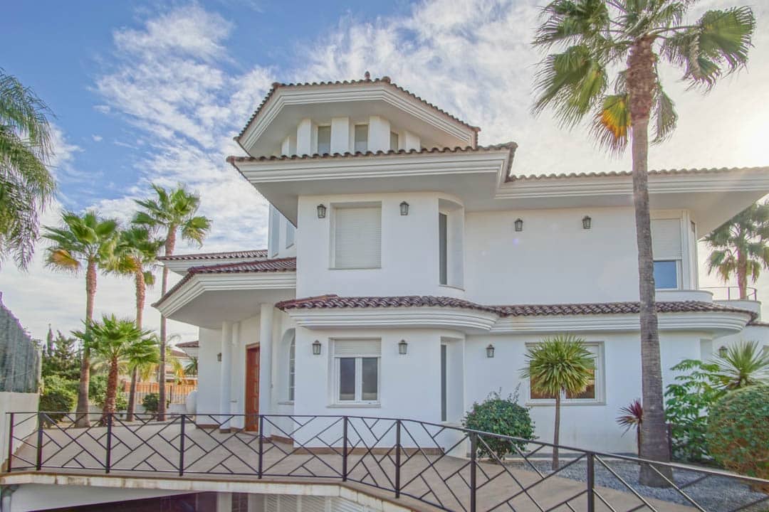 5 bedroom Villa for sale in Alfaz del Pi / L'Alfas del Pi with pool garage - € 1,600,000 (Ref: 9033961)