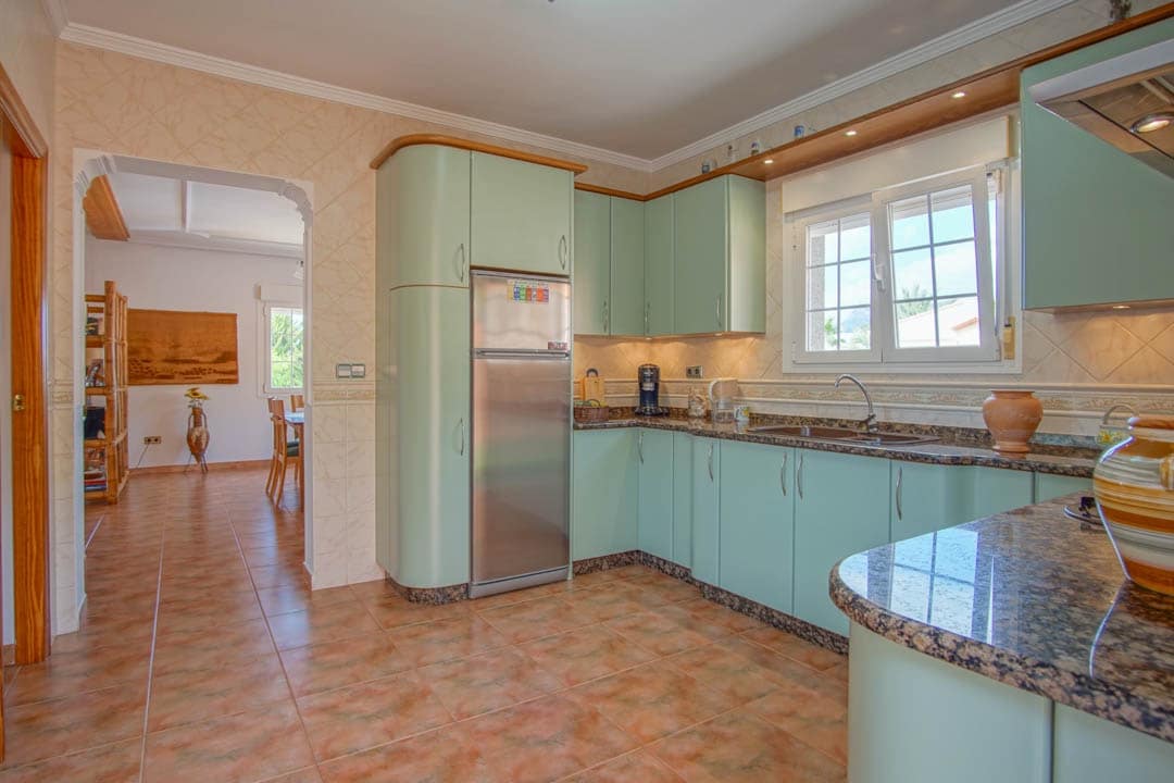 5 chambre Villa/Maison à vendre à Calpe / Calp avec piscine garage - 725 000 € (Ref: 9033986)