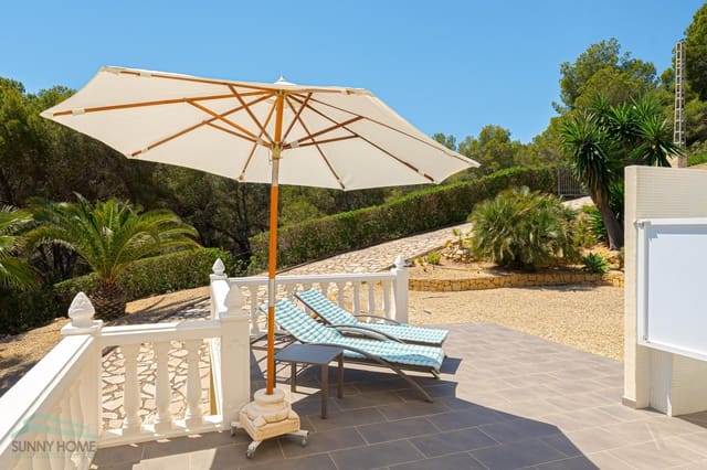 Chalet de 3 habitaciones en La Nucia en venta con piscina - 550.000 € (Ref: 9034678)