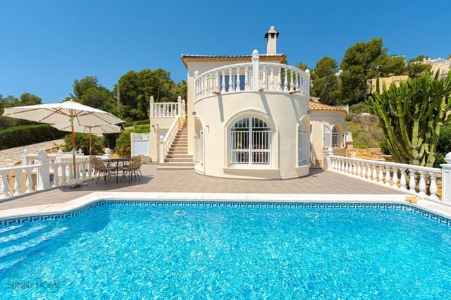 Chalet de 3 habitaciones en La Nucia en venta con piscina - 550.000 € (Ref: 9034678)