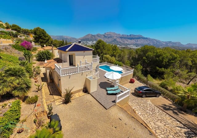 Chalet de 3 habitaciones en La Nucia en venta con piscina - 550.000 € (Ref: 9034678)