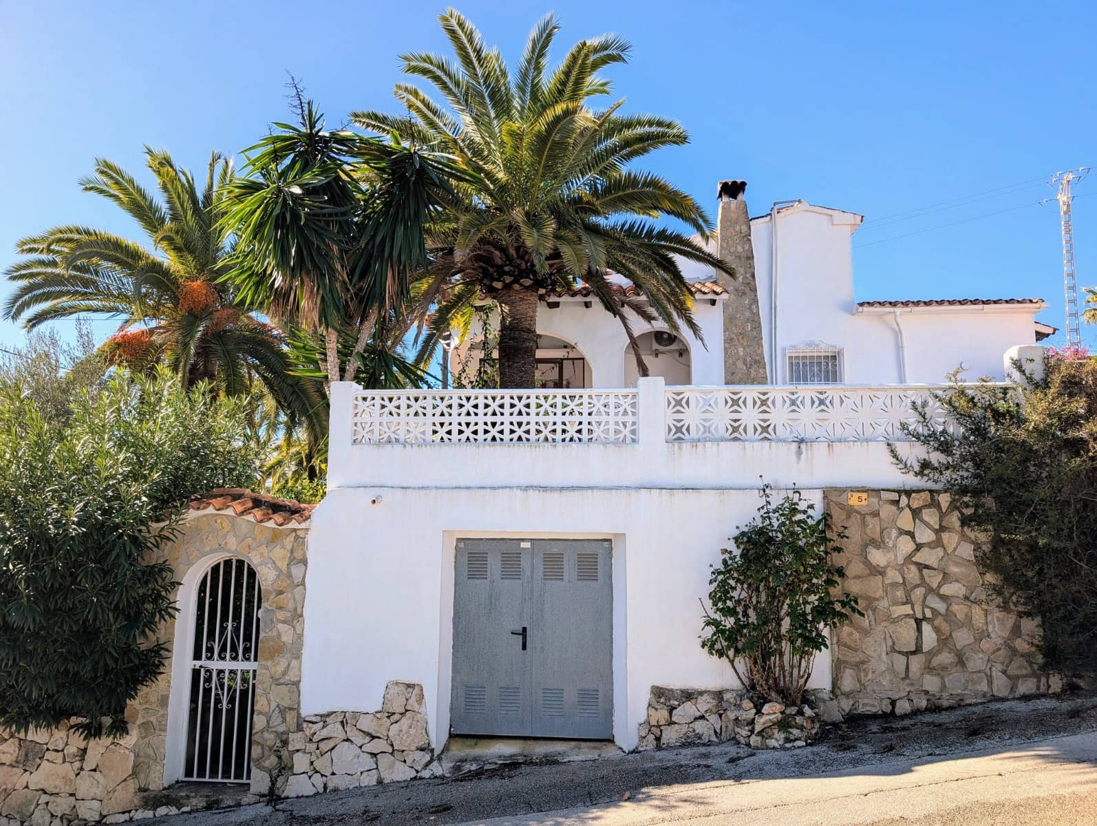 3 soverom Kjedet enebolig til salgs i Moraira med svømmebasseng garasje - € 535 000 (Ref: 9050493)