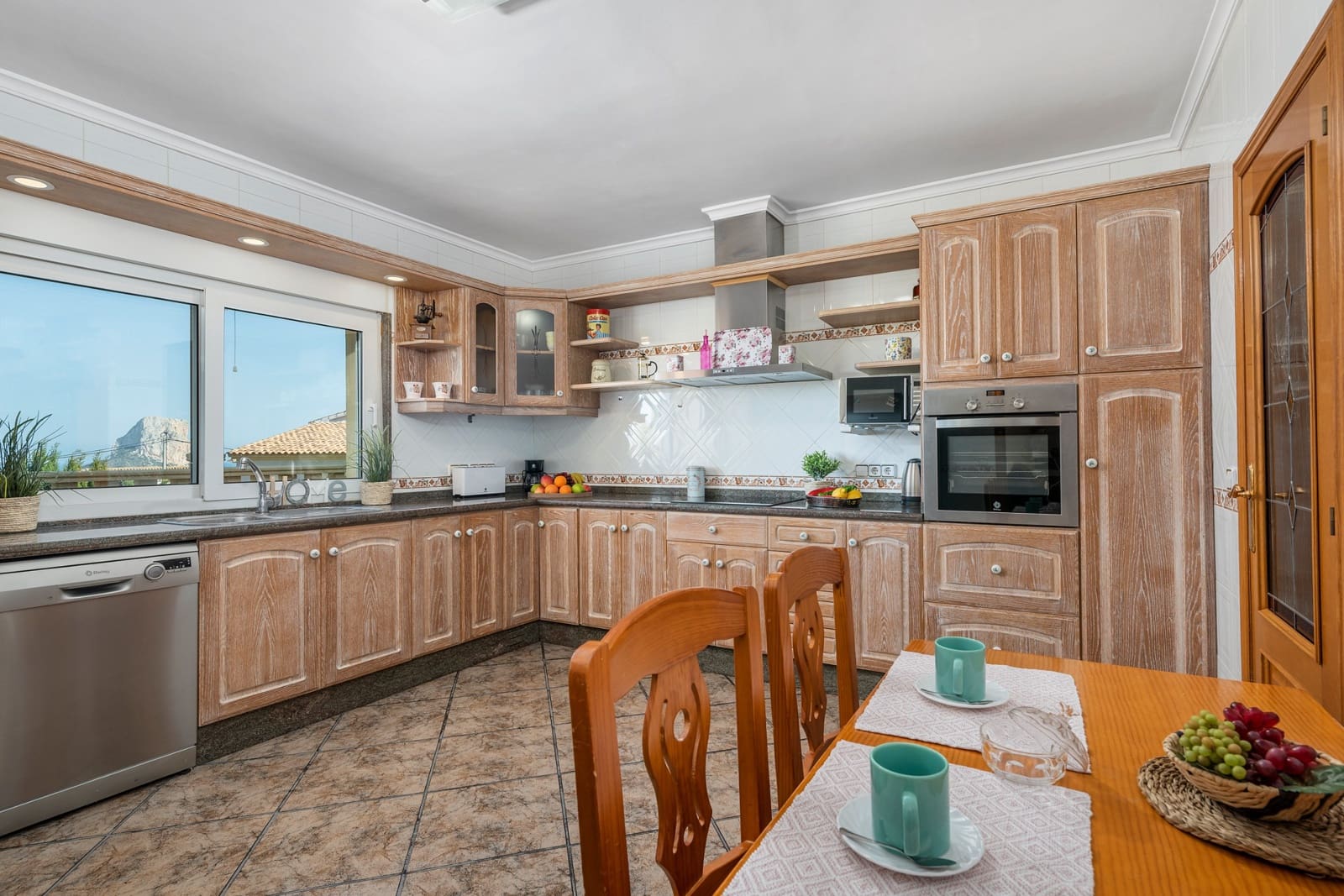 6 bedroom Villa for sale in Calpe / Calp with pool - € 1,200,000 (Ref: 9072613)