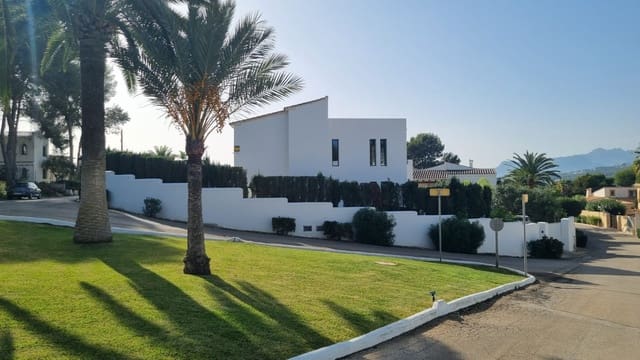 Chalet de 4 habitaciones en Moraira, Teulada-Moraira en venta con piscina garaje - 1.595.000 € (Ref: 9079844)