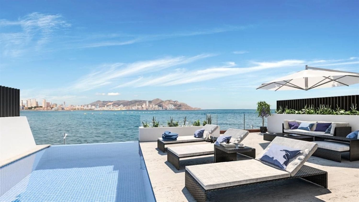 3 bedroom Apartment for sale in Benidorm with pool - € 1,650,000 (Ref: 9103828)