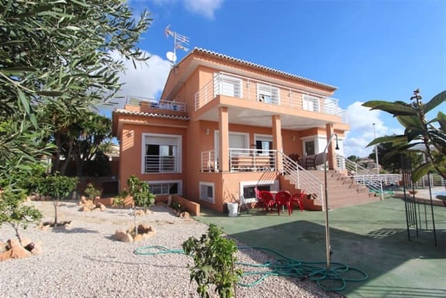 4 makuuhuone Huvila myytävänä paikassa Calpe / Calp mukana uima-altaan - 750 000 € (Ref: 9103835)