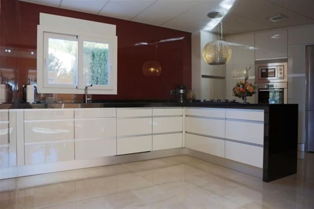 4 quarto Moradia para venda em Benissa com piscina - 1 350 000 € (Ref: 9103840)