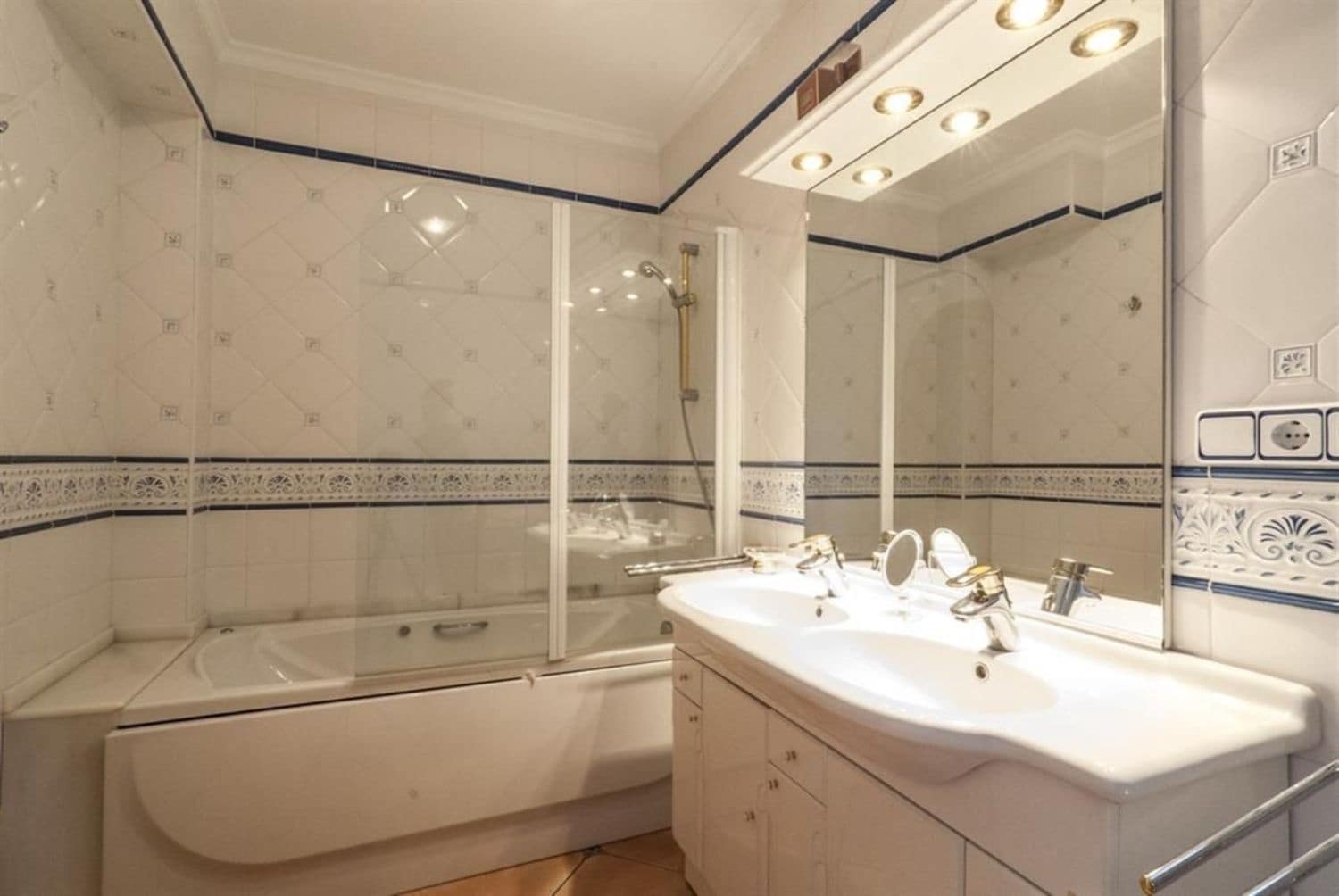 7 makuuhuone Huvila myytävänä paikassa Benissa mukana uima-altaan - 1 795 000 € (Ref: 9103841)