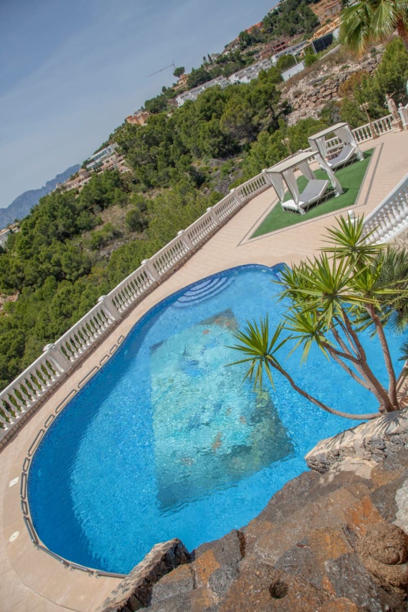 10 bedroom Villa for sale in Altea with pool - € 3,930,000 (Ref: 9103844)