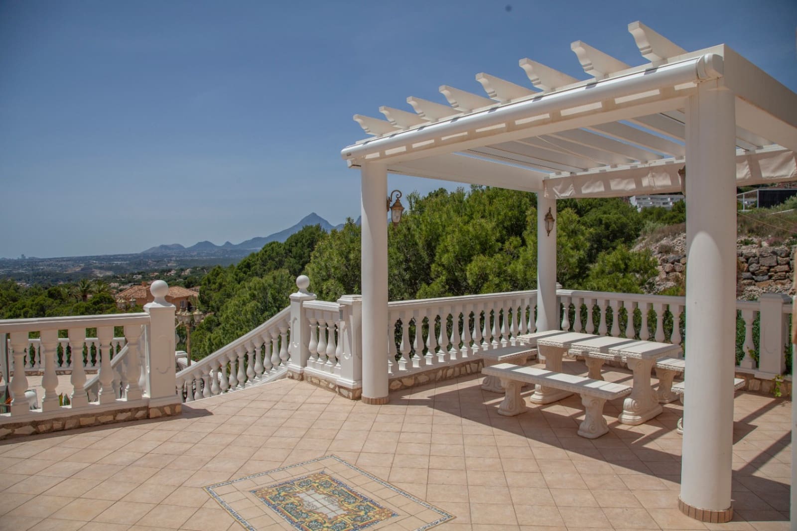 10 bedroom Villa for sale in Altea with pool - € 3,930,000 (Ref: 9103844)