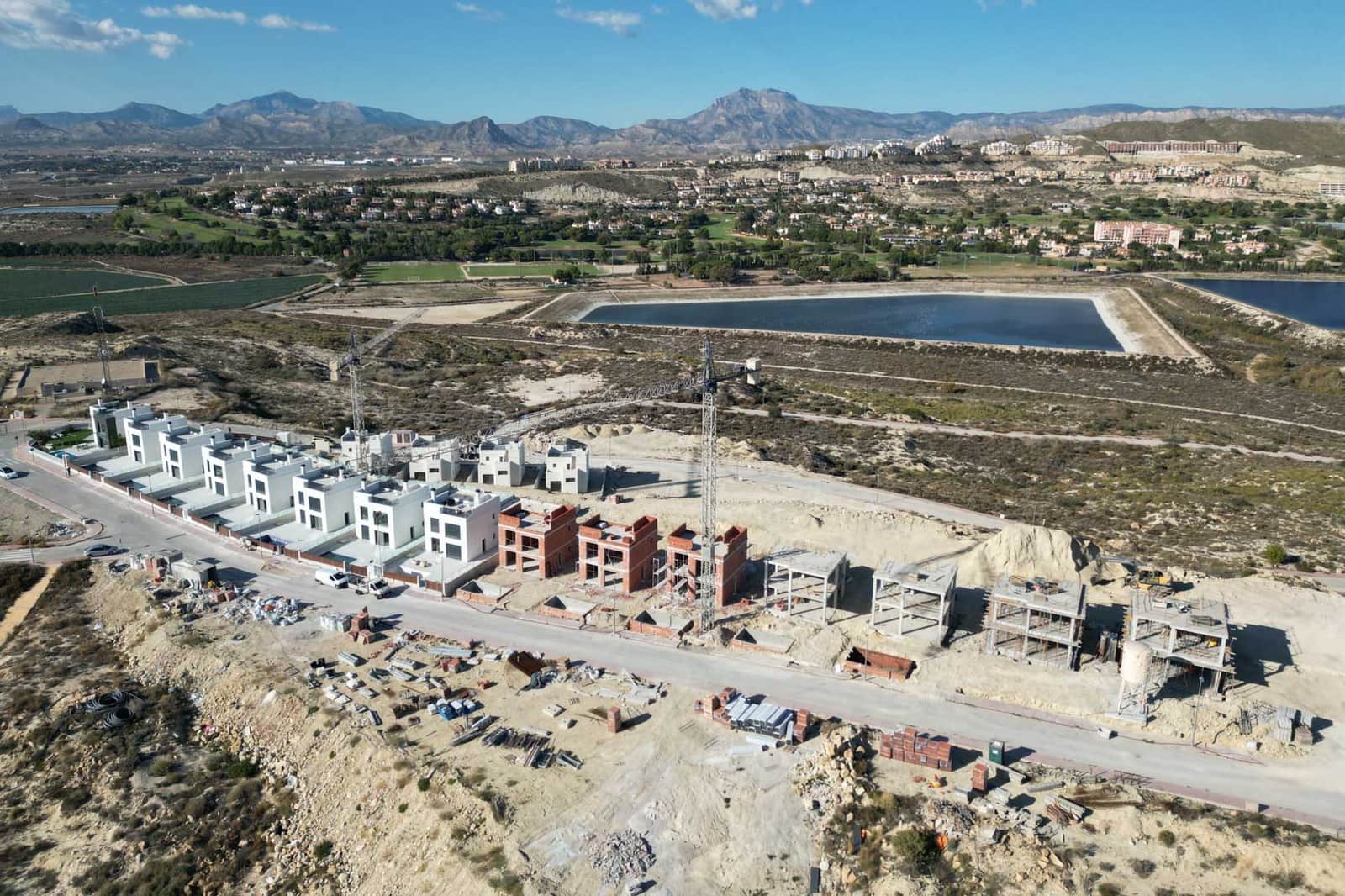 3 bedroom Villa for sale in El Campello with pool - € 495,000 (Ref: 9111075)