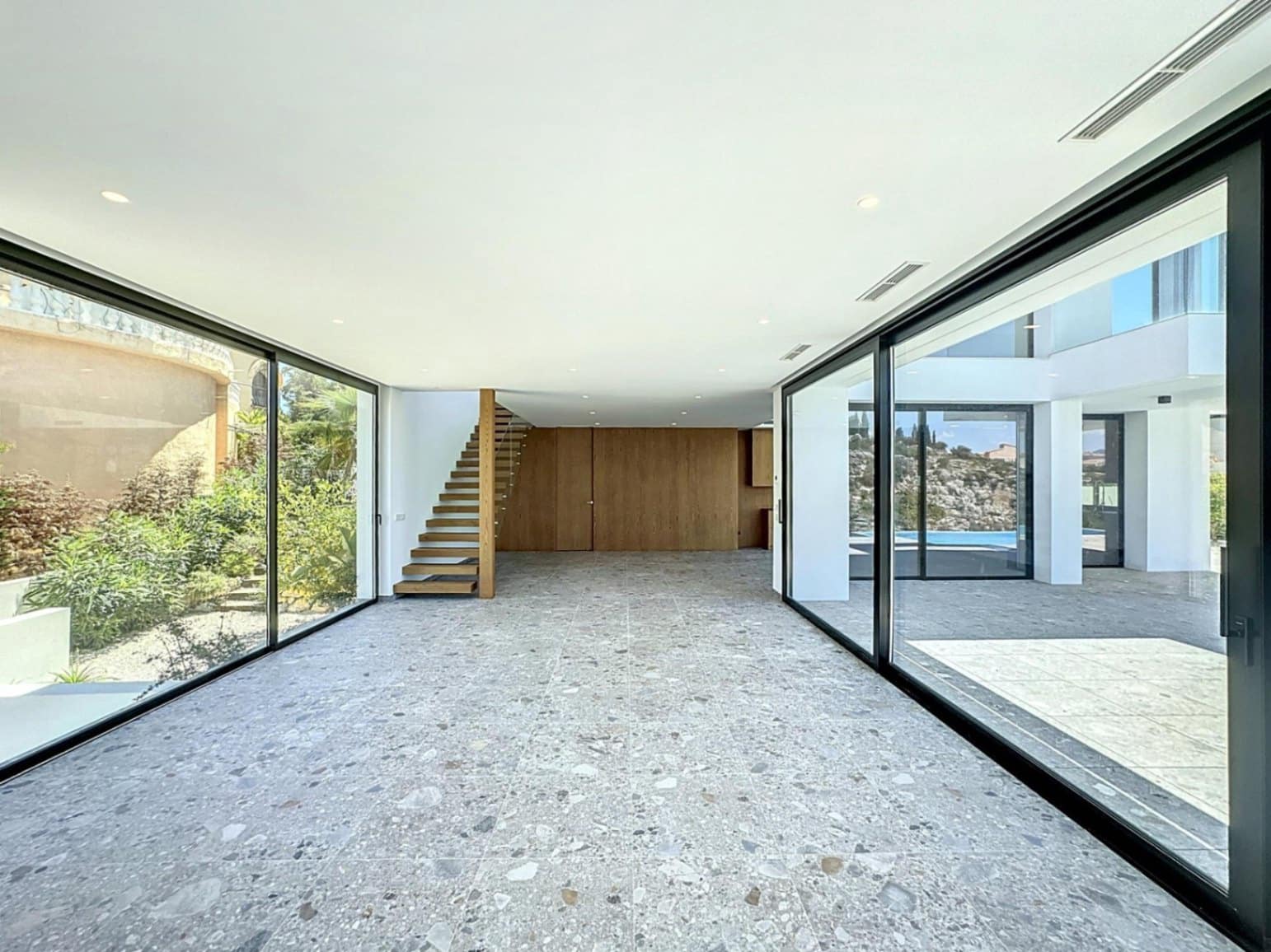 3 bedroom Villa for sale in Benitachell / Benitatxell with pool garage - € 2,250,000 (Ref: 9117402)