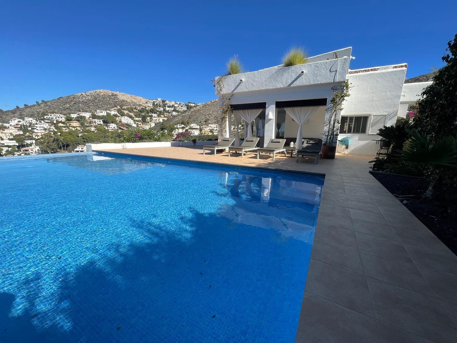 3 bedroom Villa for sale in Moraira with pool garage - € 1,899,000 (Ref: 9117929)
