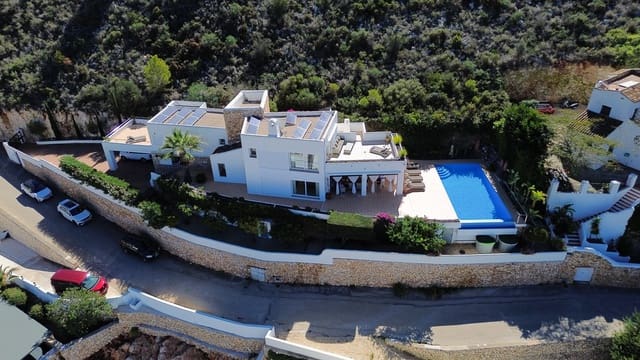 Chalet de 3 habitaciones en Moraira, Teulada-Moraira en venta con piscina garaje - 1.899.000 € (Ref: 9117929)