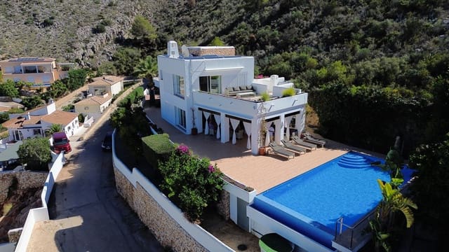 Chalet de 3 habitaciones en Moraira, Teulada-Moraira en venta con piscina garaje - 1.899.000 € (Ref: 9117929)