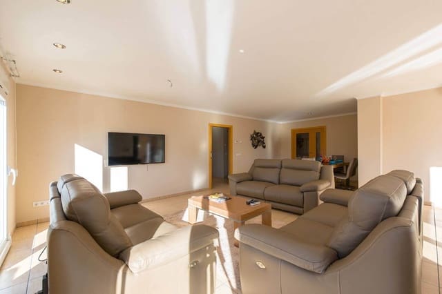 5 bedroom Villa for sale in Moraira, Teulada-Moraira with pool - € 795,000 (Ref: 9152488)