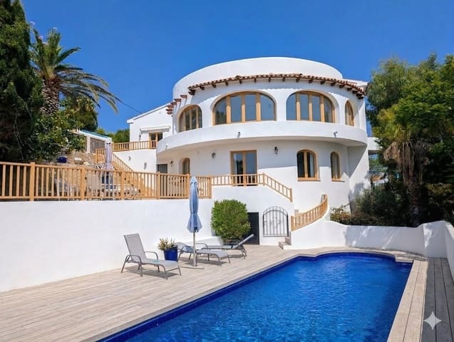 4 soverom Villa til salgs i Moraira, Teulada-Moraira med svømmebasseng garasje - € 875 000 (Ref: 9205258)