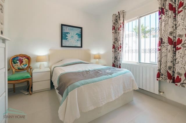 Chalet de 2 habitaciones en Albir, Alfaz del Pi / L'Alfàs del Pi en venta con piscina garaje - 385.000 € (Ref: 9231756)