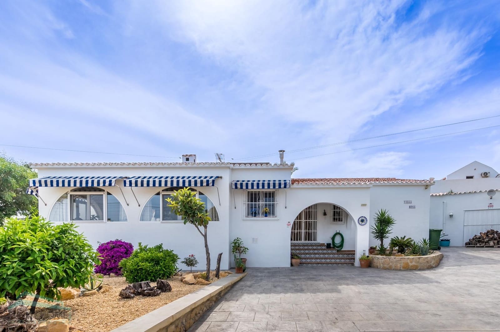 Chalet de 4 habitaciones en La Nucia en venta con piscina - 559.000 € (Ref: 9231757)