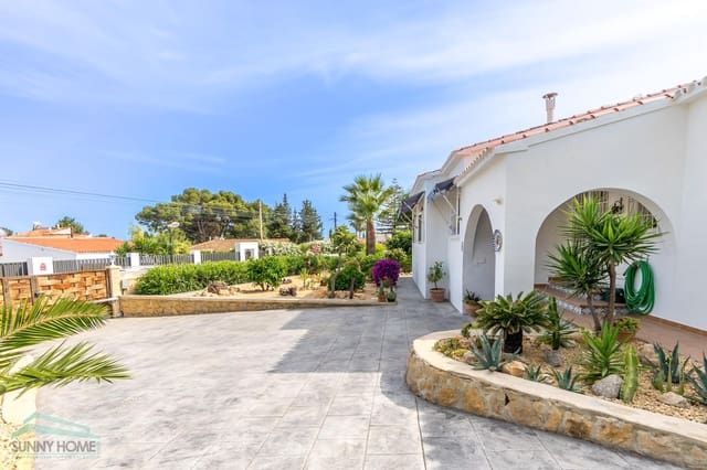 Chalet de 4 habitaciones en La Nucia en venta con piscina - 559.000 € (Ref: 9231757)