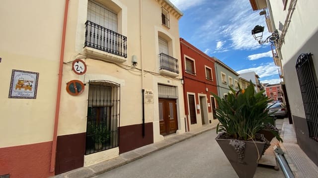 4 bedroom Townhouse for sale in Jalón / Xaló - € 250,000 (Ref: 9324482)