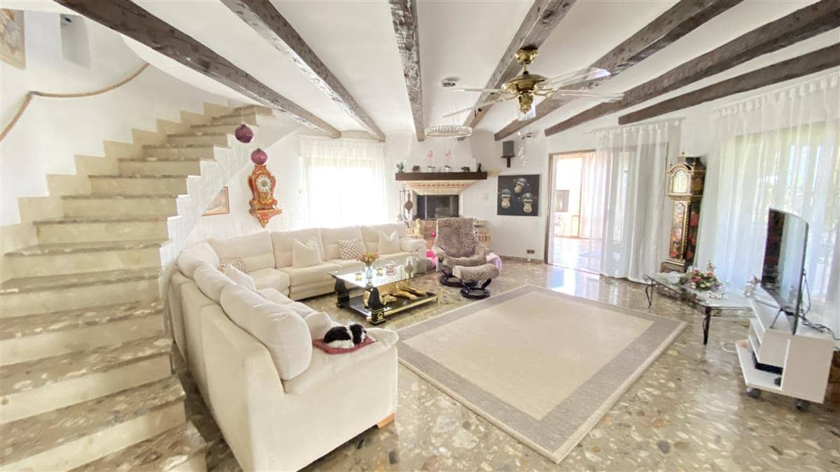18 bedroom Villa for sale in Calpe / Calp with pool - € 1,995,000 (Ref: 9324484)