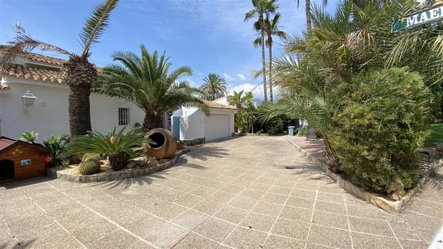 Chalet de 18 habitaciones en Calpe / Calp en venta con piscina - 1.995.000 € (Ref: 9324484)