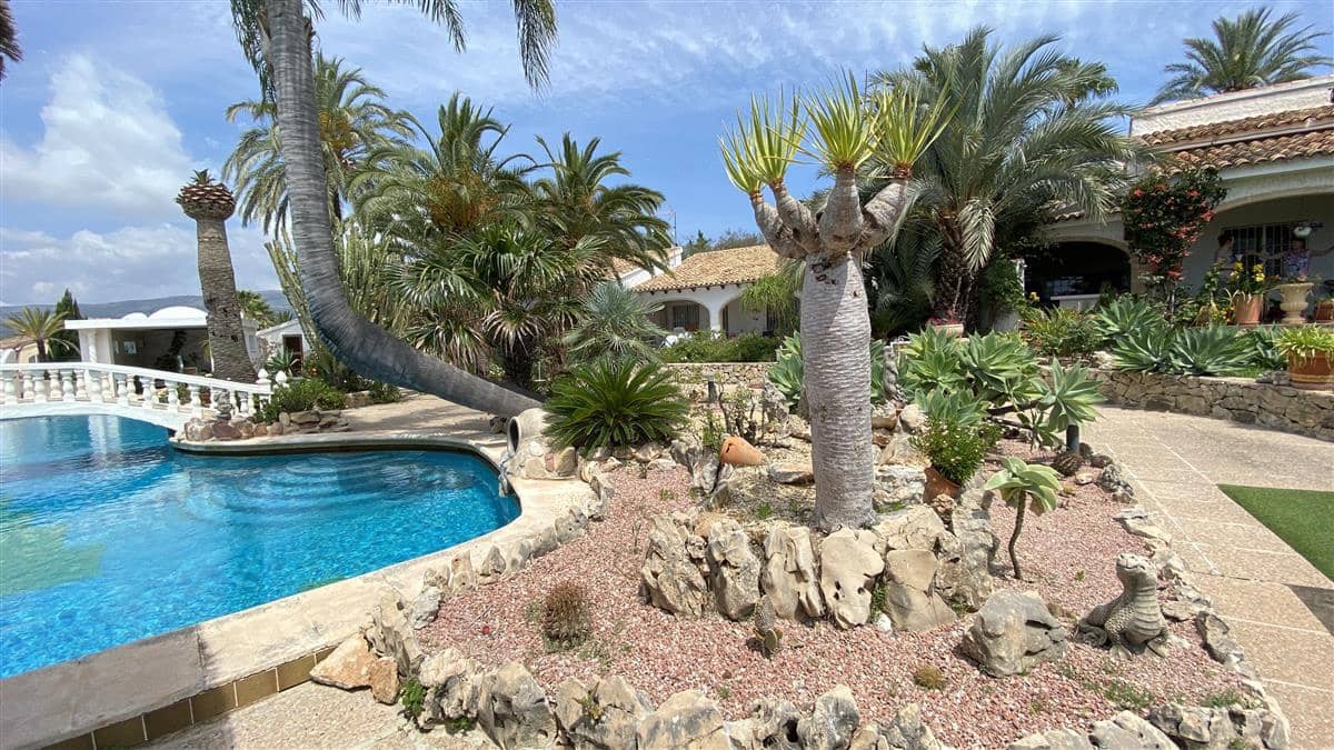 18 bedroom Villa for sale in Calpe / Calp with pool - € 1,995,000 (Ref: 9324484)