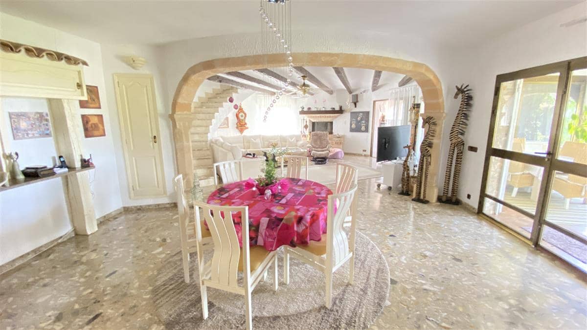 18 bedroom Villa for sale in Calpe / Calp with pool - € 1,995,000 (Ref: 9324484)