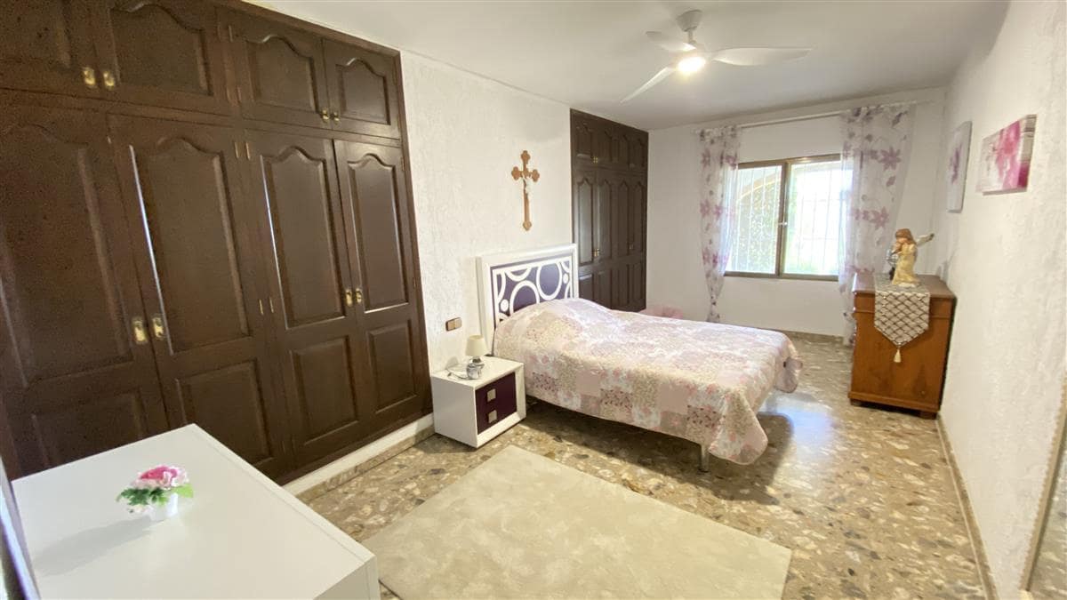 18 bedroom Villa for sale in Calpe / Calp with pool - € 1,995,000 (Ref: 9324484)