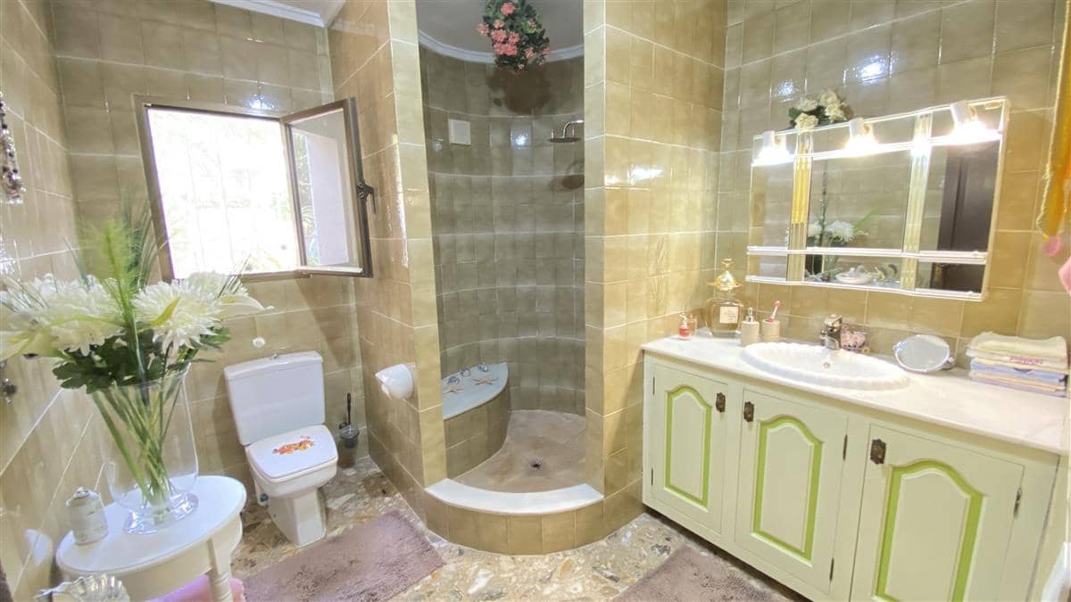 18 bedroom Villa for sale in Calpe / Calp with pool - € 1,995,000 (Ref: 9324484)