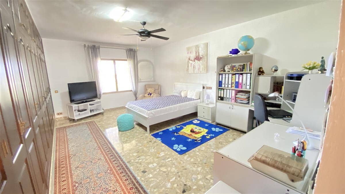 18 bedroom Villa for sale in Calpe / Calp with pool - € 1,995,000 (Ref: 9324484)