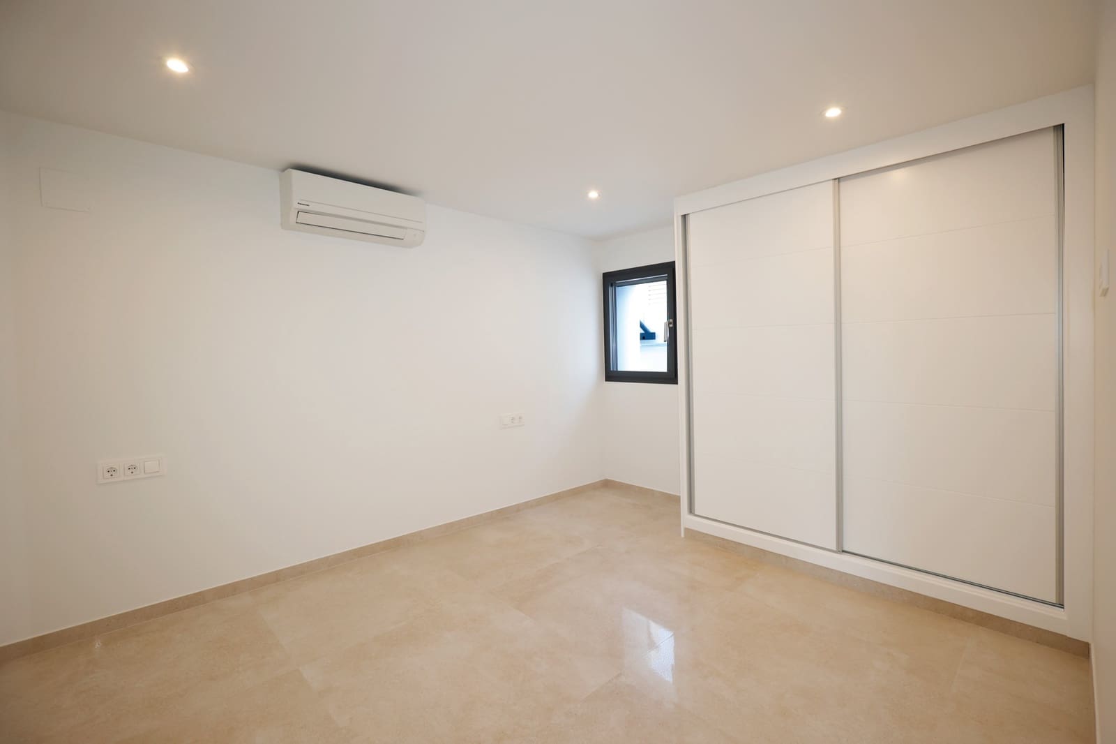 4 sypialnia Willa na sprzedaż w Calpe / Calp z basenem garażem - 840 000 € (Ref: 9331414)