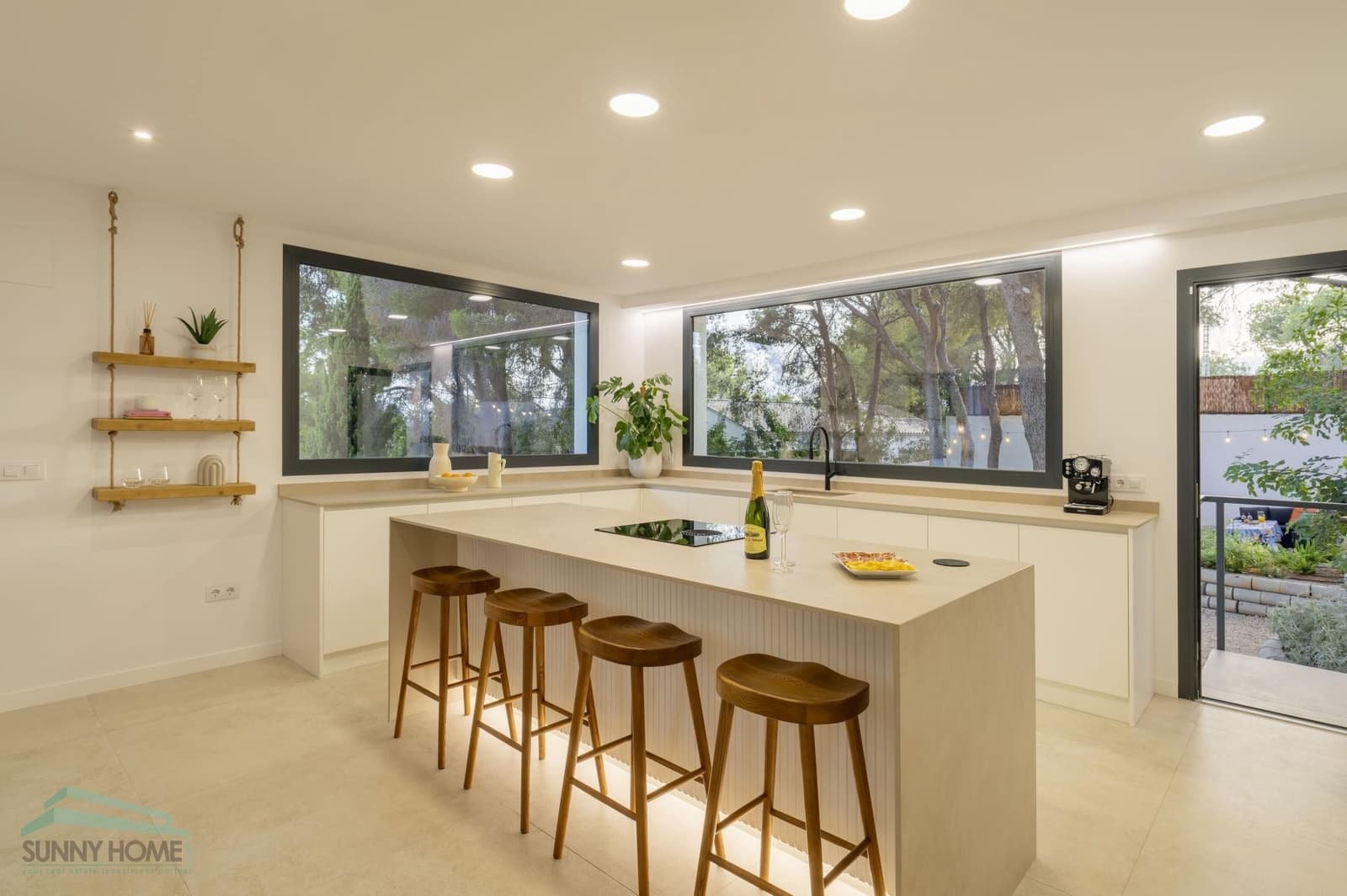 4 bedroom Villa for sale in Altea with pool garage - € 1,450,000 (Ref: 9411529)