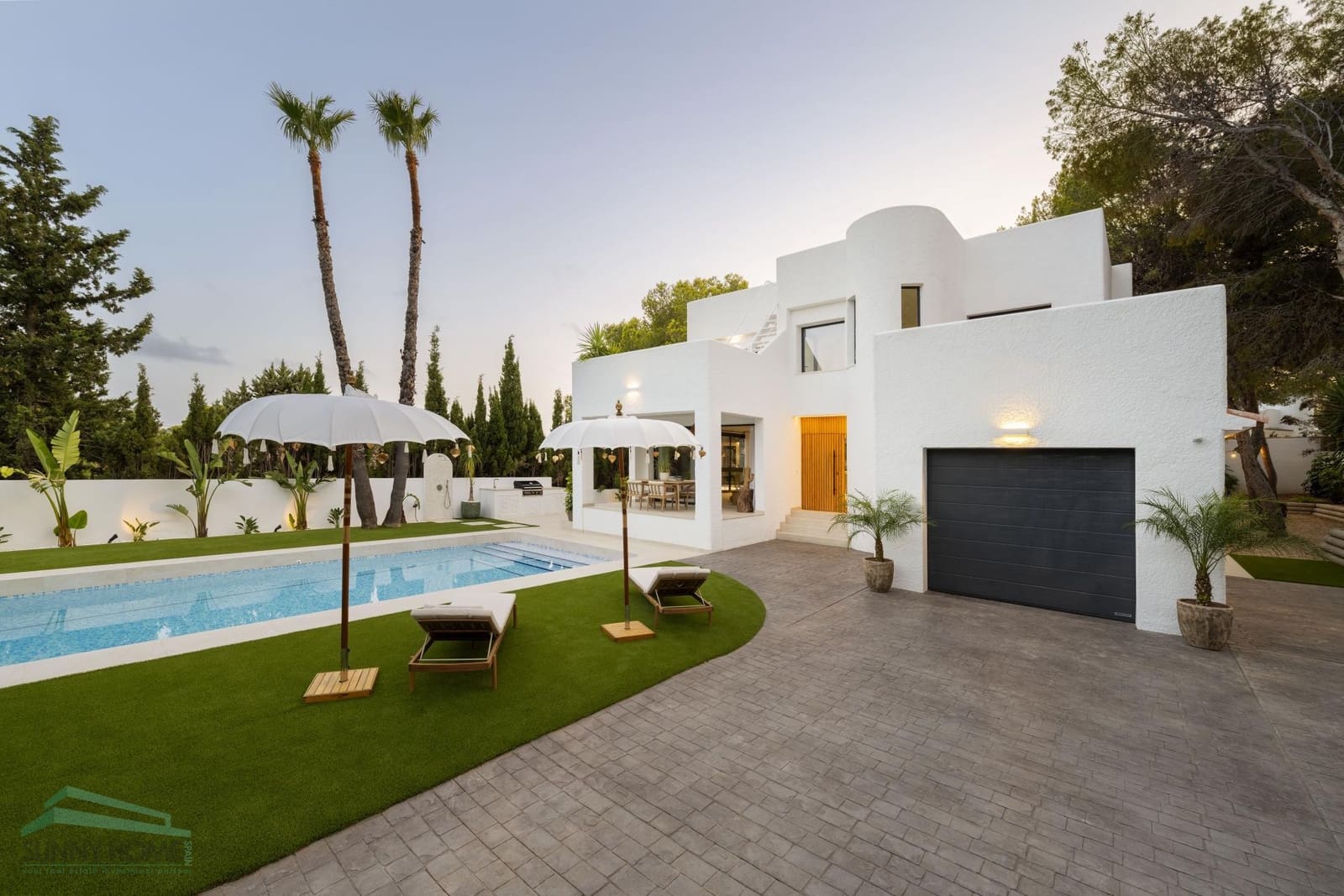 4 bedroom Villa for sale in Altea with pool garage - € 1,450,000 (Ref: 9411529)