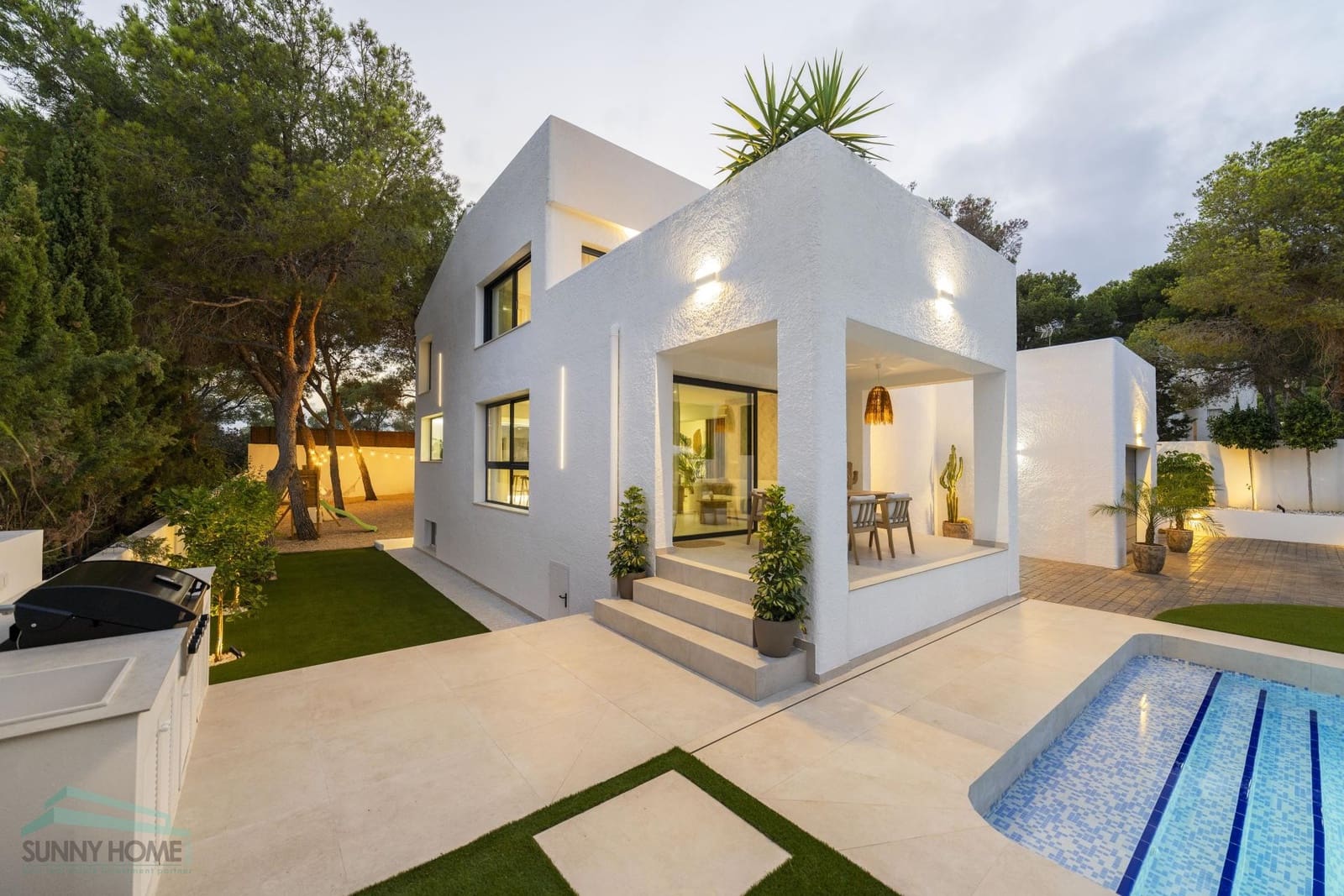 4 bedroom Villa for sale in Altea with pool garage - € 1,450,000 (Ref: 9411529)