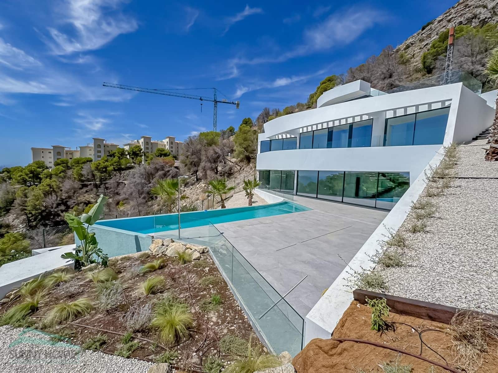 4 bedroom Villa for sale in Altea with pool - € 2,290,000 (Ref: 9423952)
