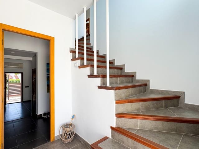 4 bedroom Villa for sale in Albir, Alfaz del Pi / L'Alfàs del Pi with pool garage - € 995,000 (Ref: 9423953)